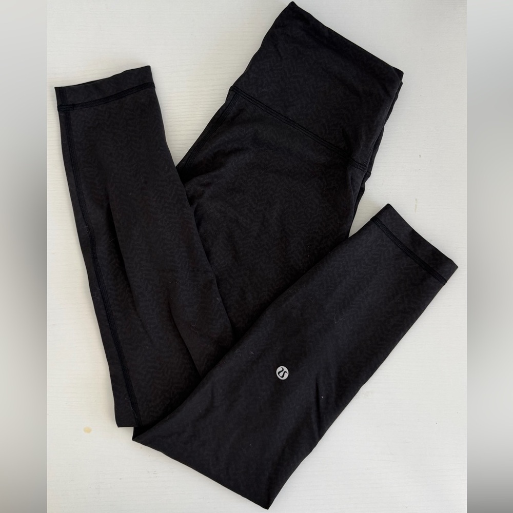 Lululemon Athletica Wunder Train HR Tight 25”
Distressed Twill Emboss Black